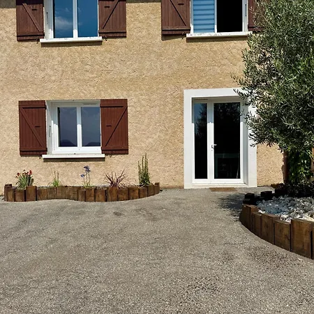 Les Rives Des Montagnes Apartment *